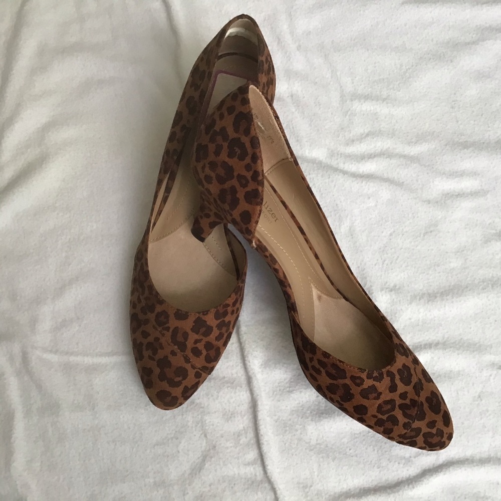 Leopard pumps